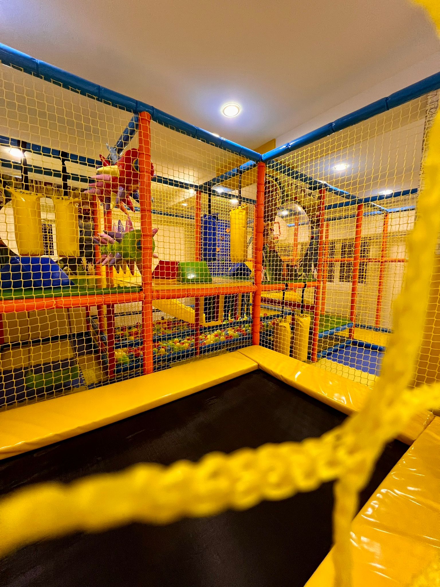 Zona decorata si pregatita pentru copii la Party Play Club